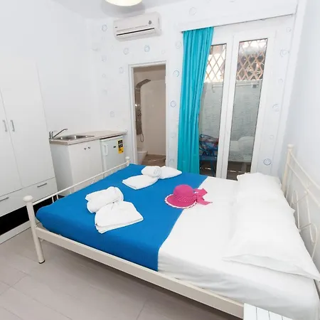 Villa Naxos Cental Room Double Room Semi Basement Private Balcony 200M From St, George Beach City Views Saint George *