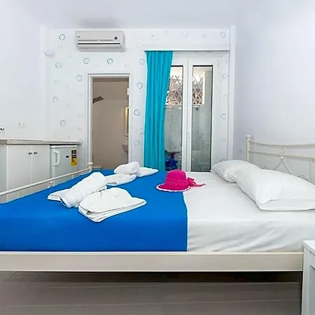 Villa Naxos Cental Double Semi Basement Private Balcony 200m From