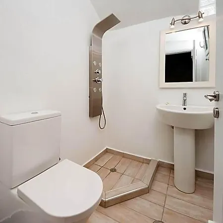 Villa Naxos Cental Double Semi Basement Private Balcony 200m From
